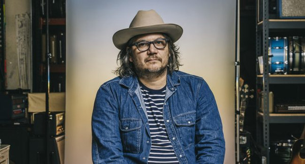 Wilco ofrece en "Cruel Country" un disco abusivamente vencedor a pesar de su tan tangible calma y ausencia de estridencias. 