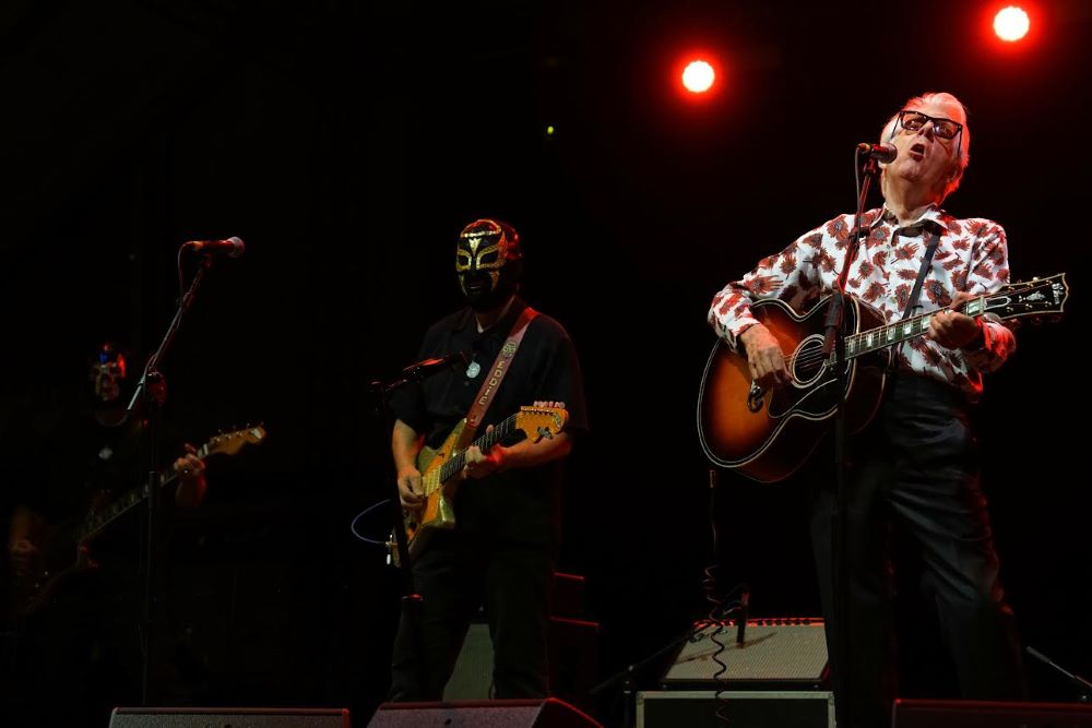 Nick Lowe y Los Straitjackets en Feroe Festival. Imagen cortesía del fotógrafo Ramrod.