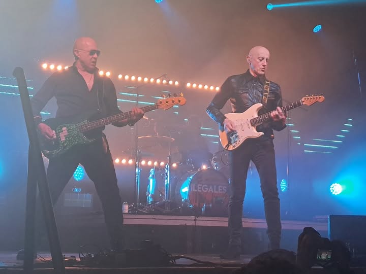 Ilegales - Jorge Martínez