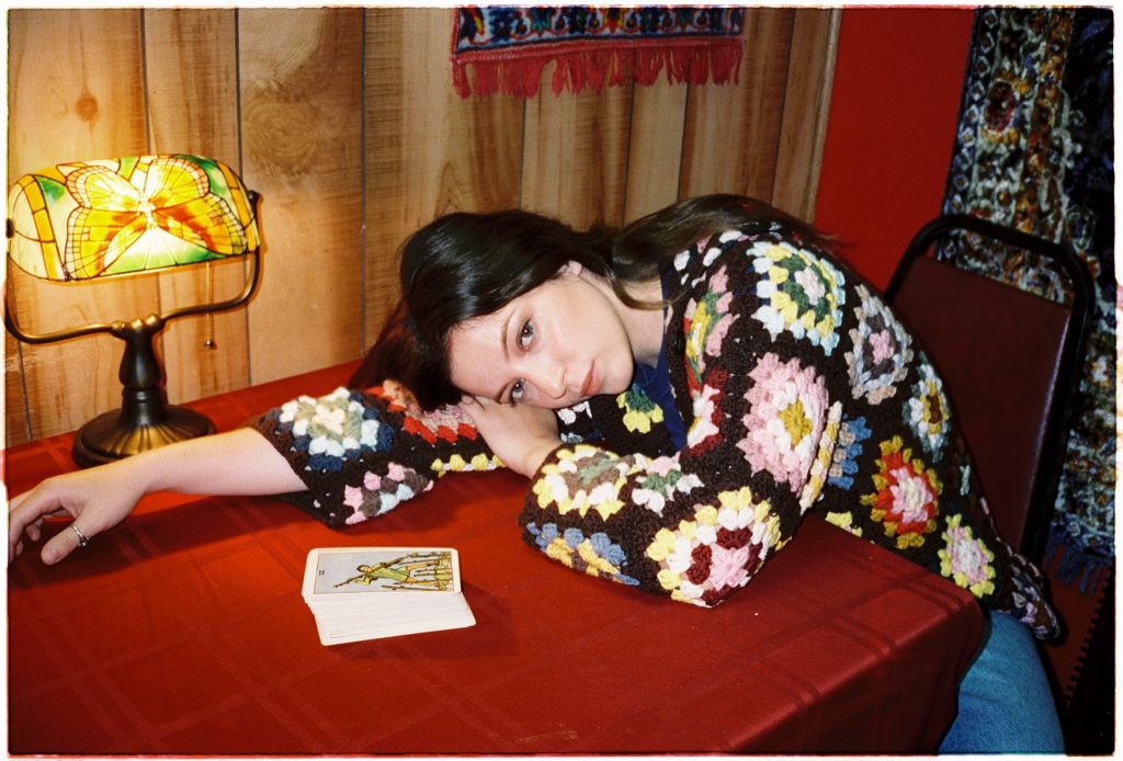 Jade Bird está dispuesta a hablar de amor y superación con un disco de ruptura, íntimo y repleto de melodías redondas