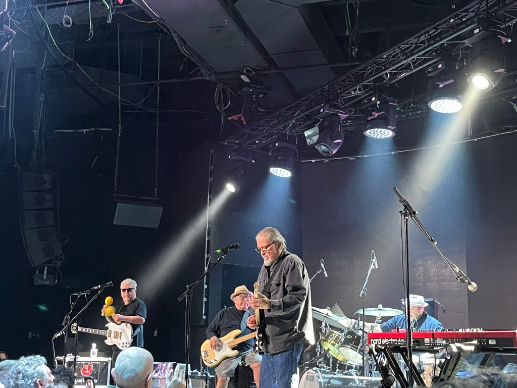 los lobos sala wagon