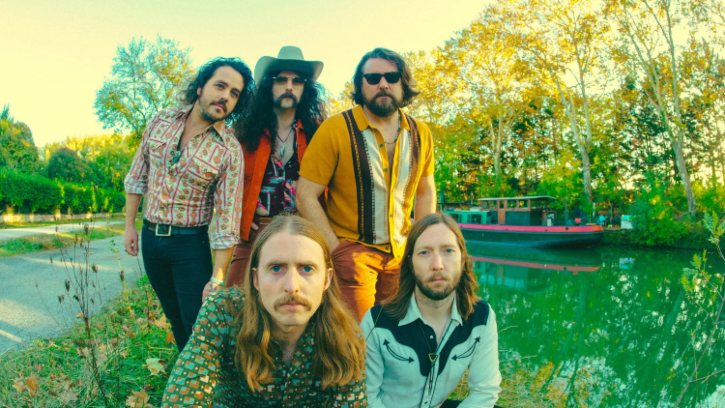 The Sheepdogs realizan su clásica "patada a seguir". Misma fórmula, mismo sonido pero un peldaño por debajo de lo habitual. Buen disco pero falto de chispa