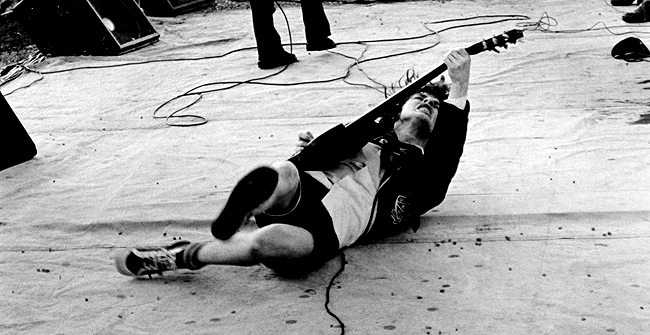Especial dedicado a AC/DC y a su álbum "HIgh Voltage" con motivo de su 50 aniversario.