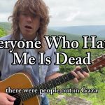 Jesse Welles canta a los niños de Gaza y de conflictos bélicos en 'Everyone Who Hated Me Is Dead'