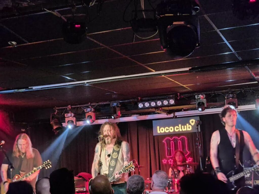 tyla's dogs d'amour cronica concierto loco club