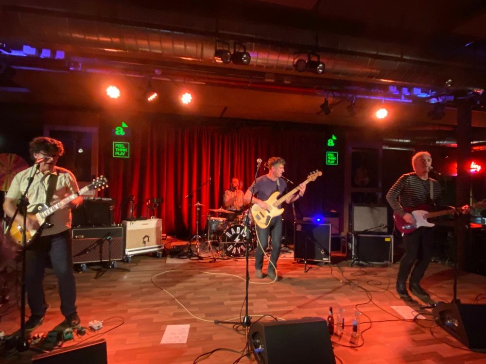 Pyramidiacs y Radio Days en Aclam Club