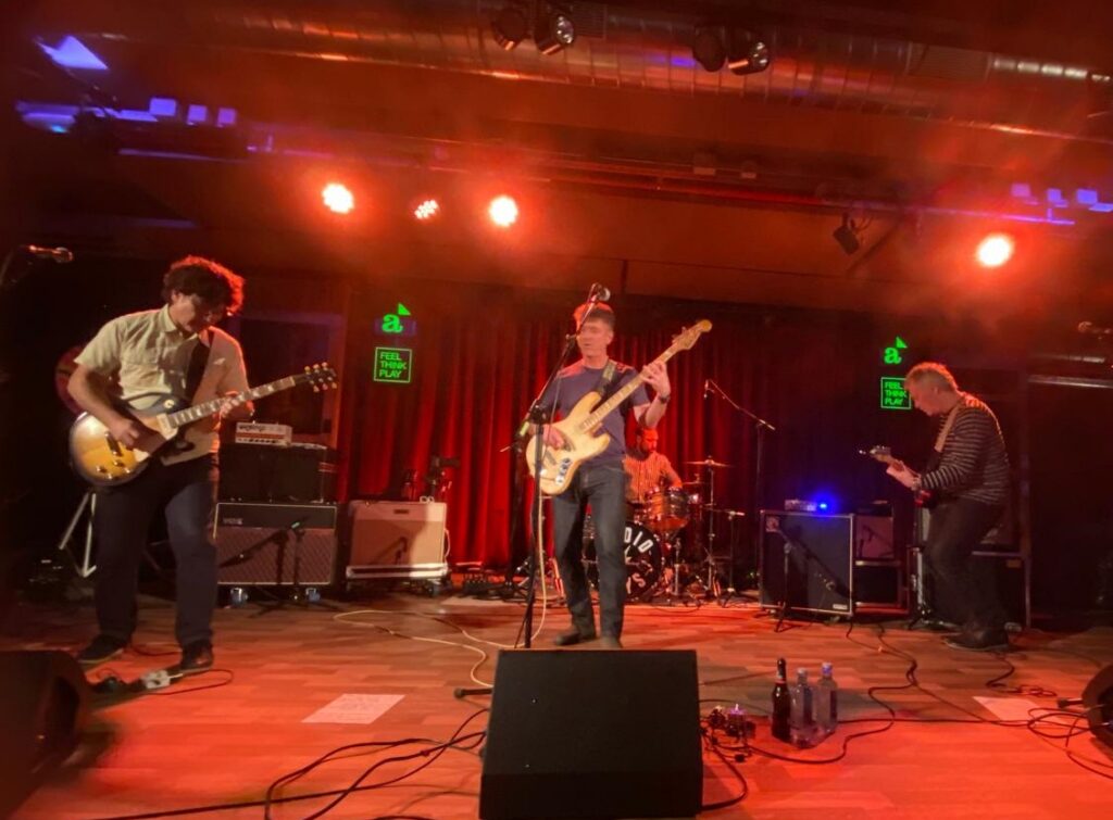 Pyramidiacs y Radio Days en Aclam Club