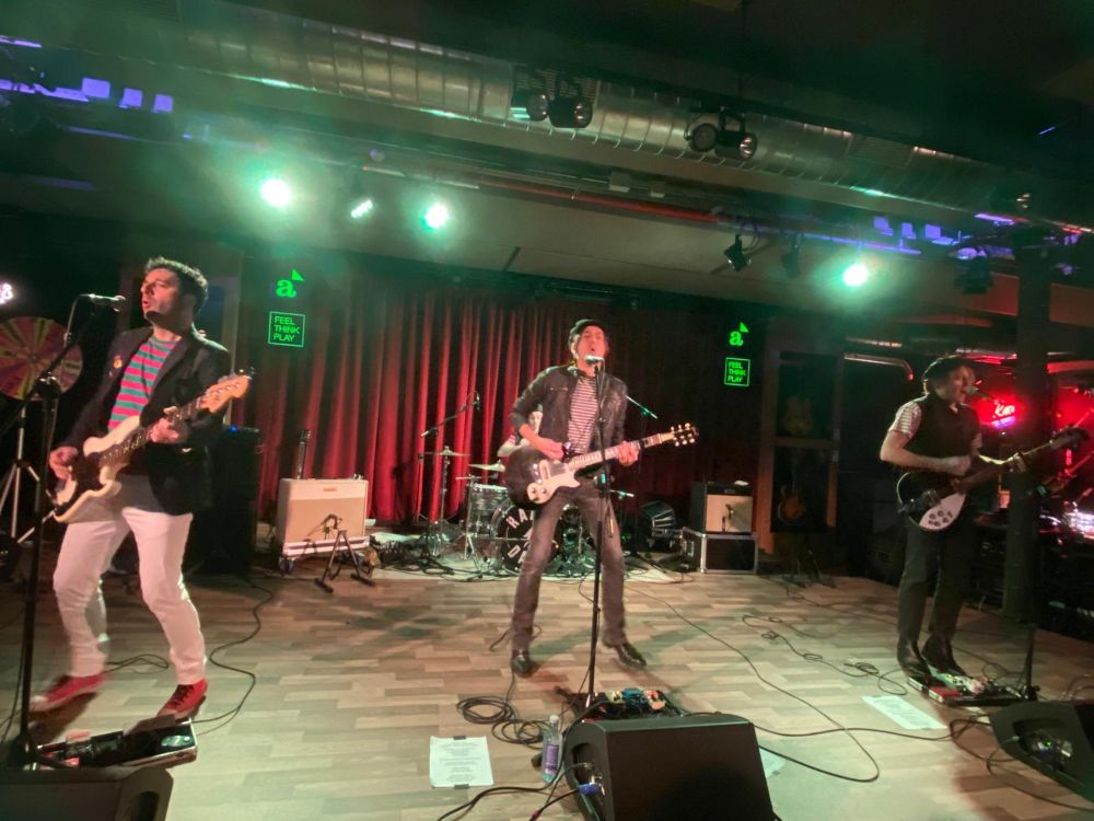Pyramidiacs y Radio Days en Aclam Club